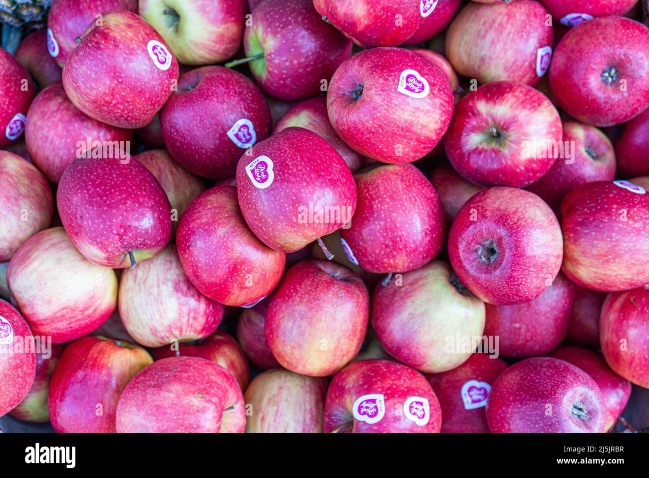24 April 2022. Fresh  Granny Smith apples on display in grocery store, Wimbledon, London, UK Stock Photo