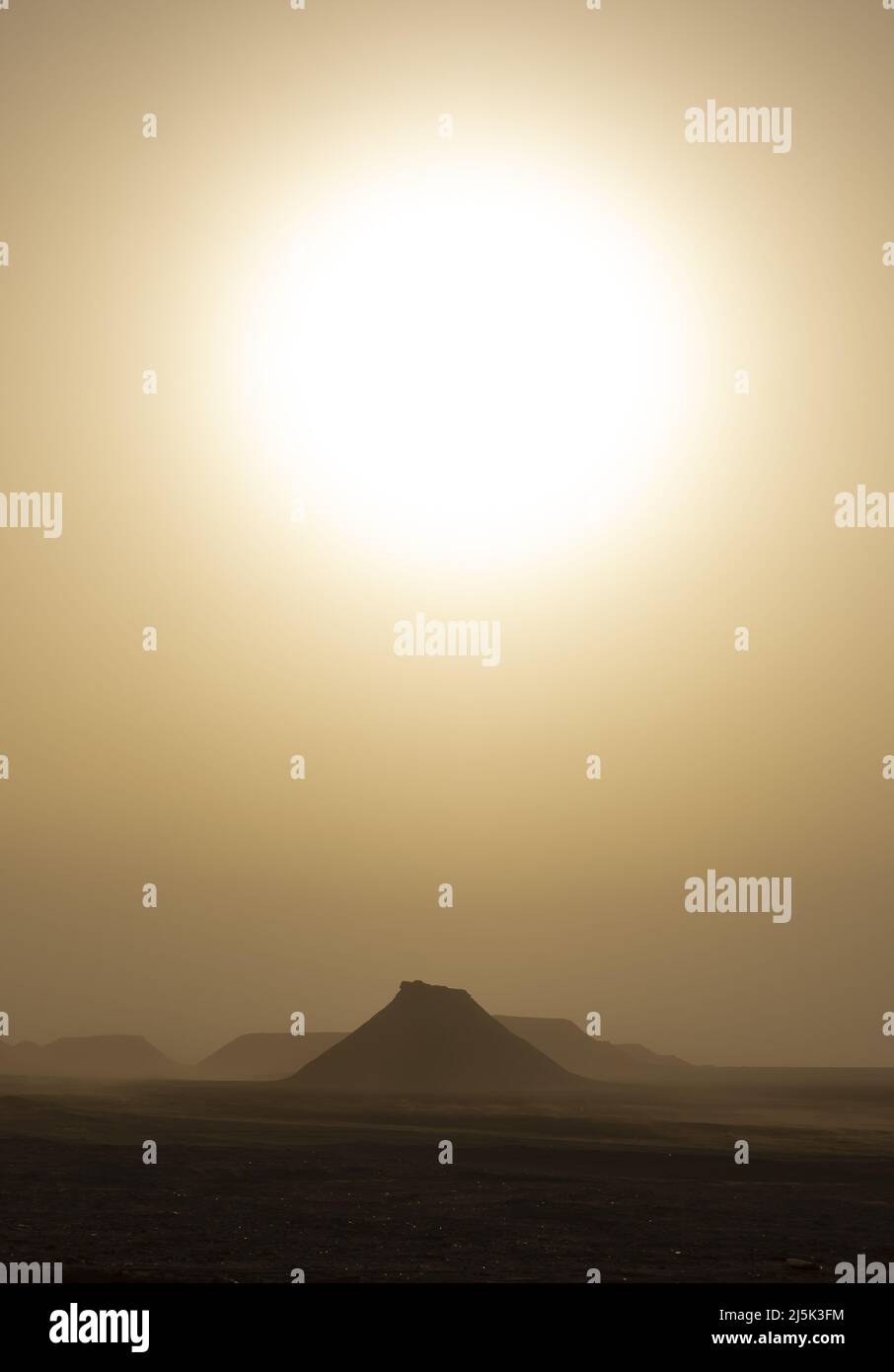 Dust in suspension in the Sahara Desert, Tunisia Stock Photo - Alamy