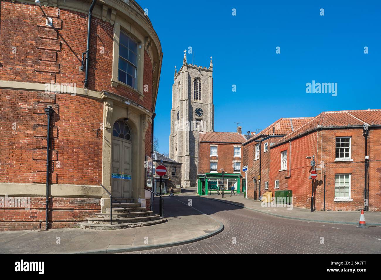 Fakenham Norfolk, view along Oak Street with the curved facade of the town cinema (left) and the Parish Church visible straight ahead, Fakenham, UK Stock Photo