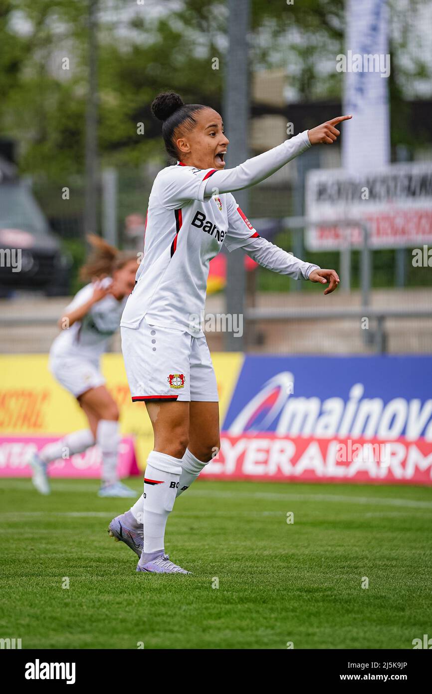 Leverkusen, Germany. 20th Dec, 2014. German Bundesliga 1, Season 2014/2015,  matchday 16, Bayer 04 Leverkusen vs Eintracht Frankfurt -- Takashi Inui  (li.) and Stefan Kie§ling (Kiessling) (Leverkusen) Credit: kolvenbach/Alamy  Live News Stock Photo - Alamy