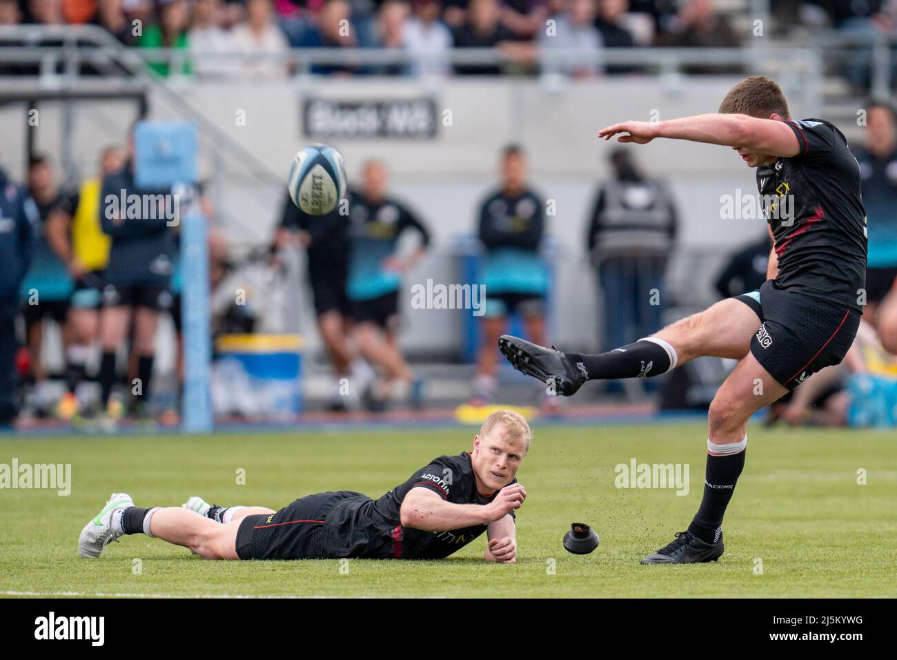 Owen Farrell 10 of Saracens kicks another conversion kick Stock Photo Alamy