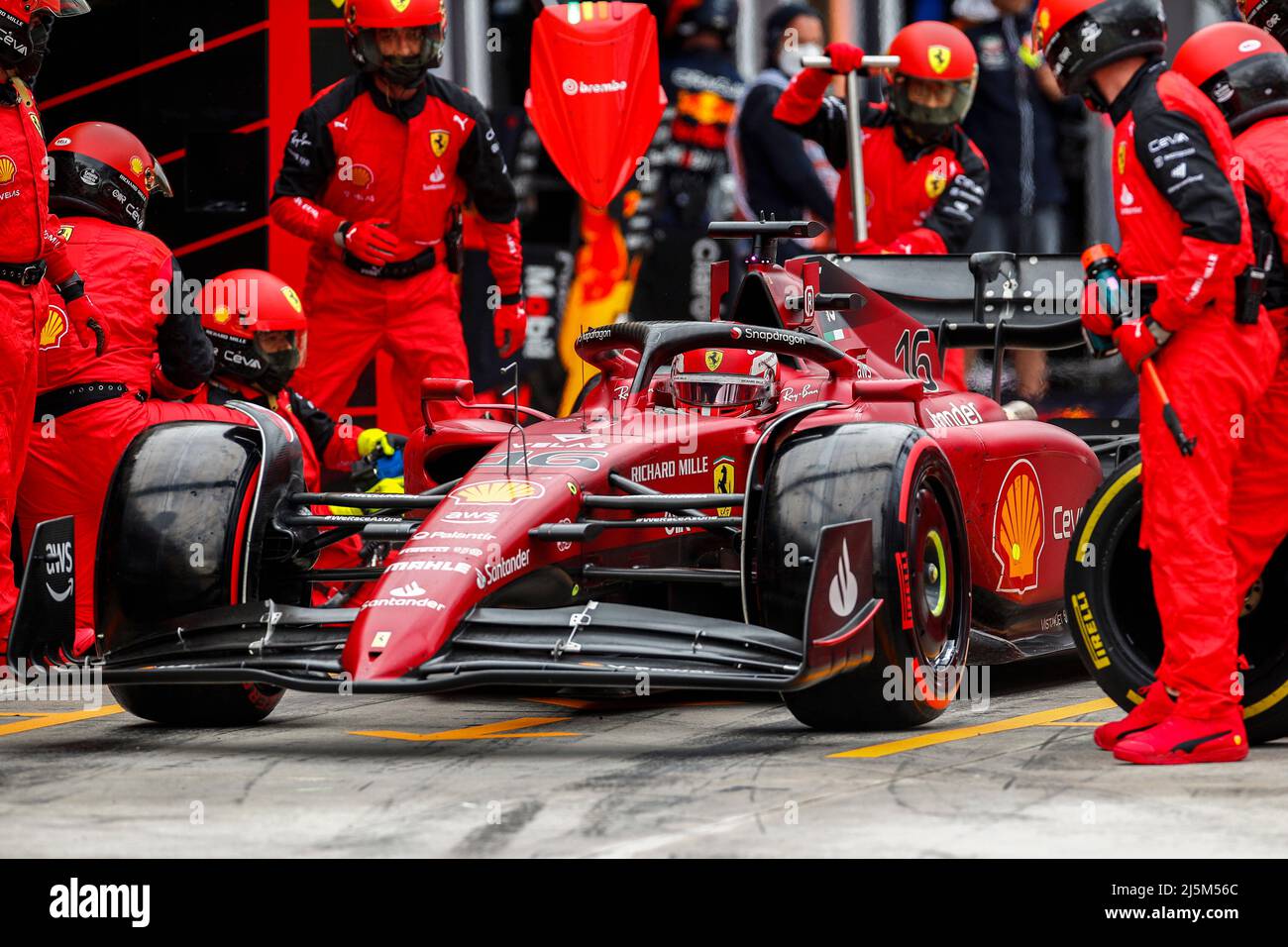 Ferrari pit stop 2022 hi-res stock photography and images - Alamy