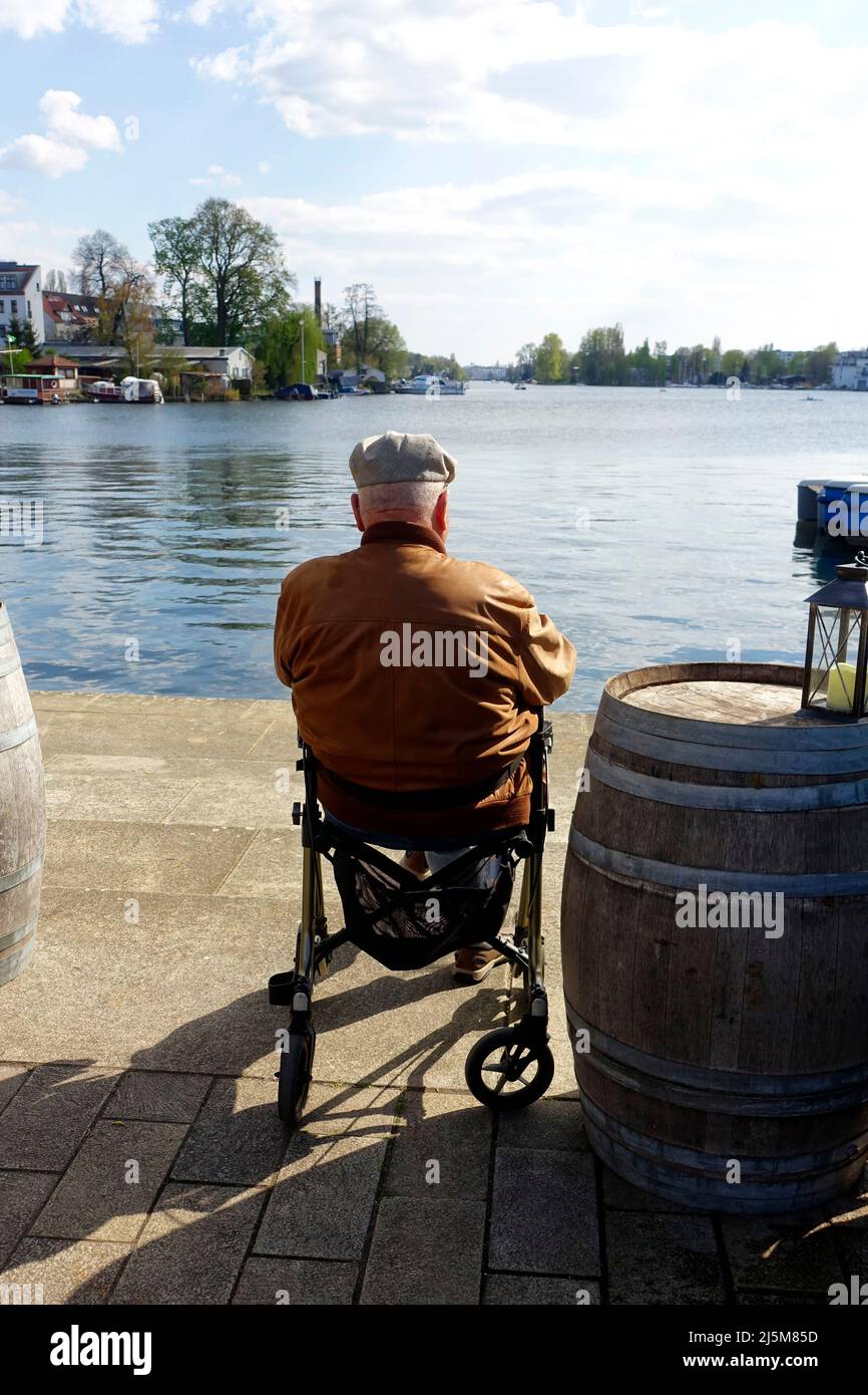 Old man wheelchair sad hi-res stock photography and images - Alamy