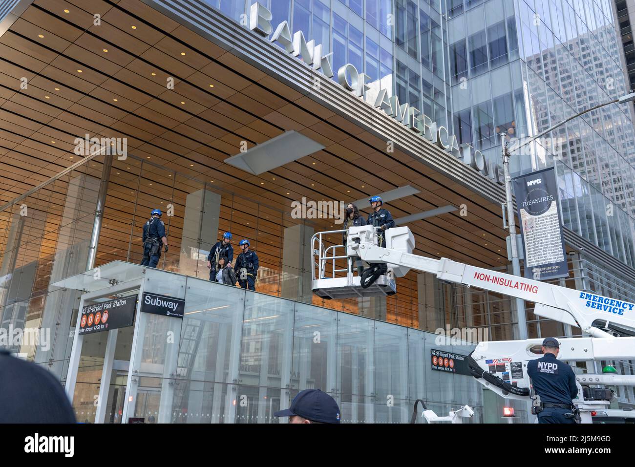 New York Police Department (NYPD) officers members of the Emergency ...