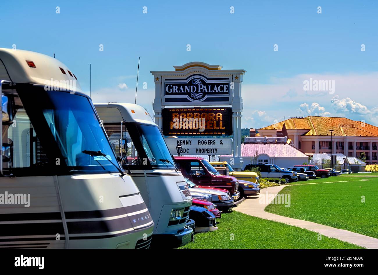 Branson, Missouri, USA October 24, 1992: RVs and mobile homes line the parking lot at The Grand Palace during a performance by Barbara Mandrell. Stock Photo