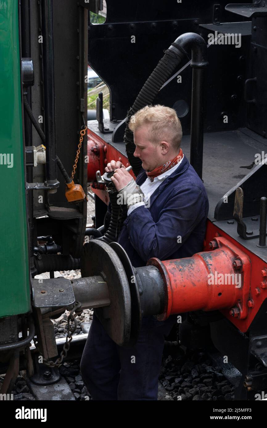 Engineer uncoupling hires stock photography and images Alamy