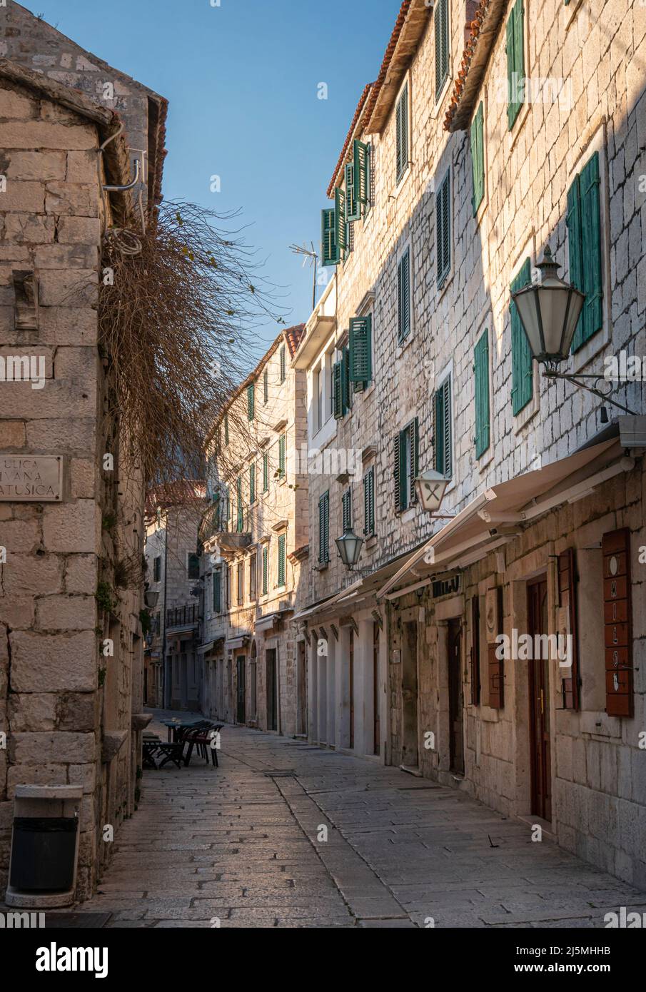 Street view in the old town of Omis, Croatia Stock Photo - Alamy