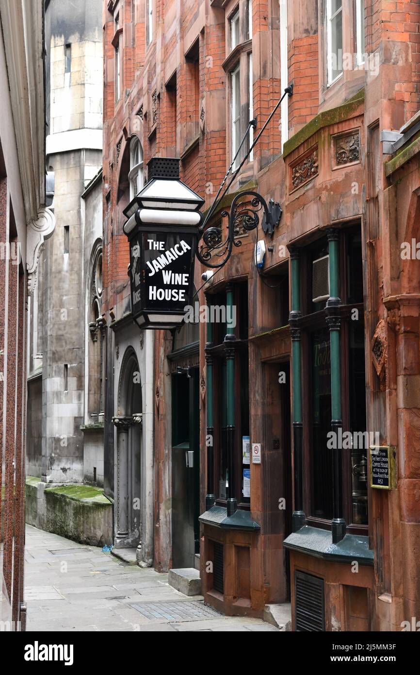 The Jamaica Wine House which is also known as the Jampot in St Michael's Alley in the City of London Stock Photo
