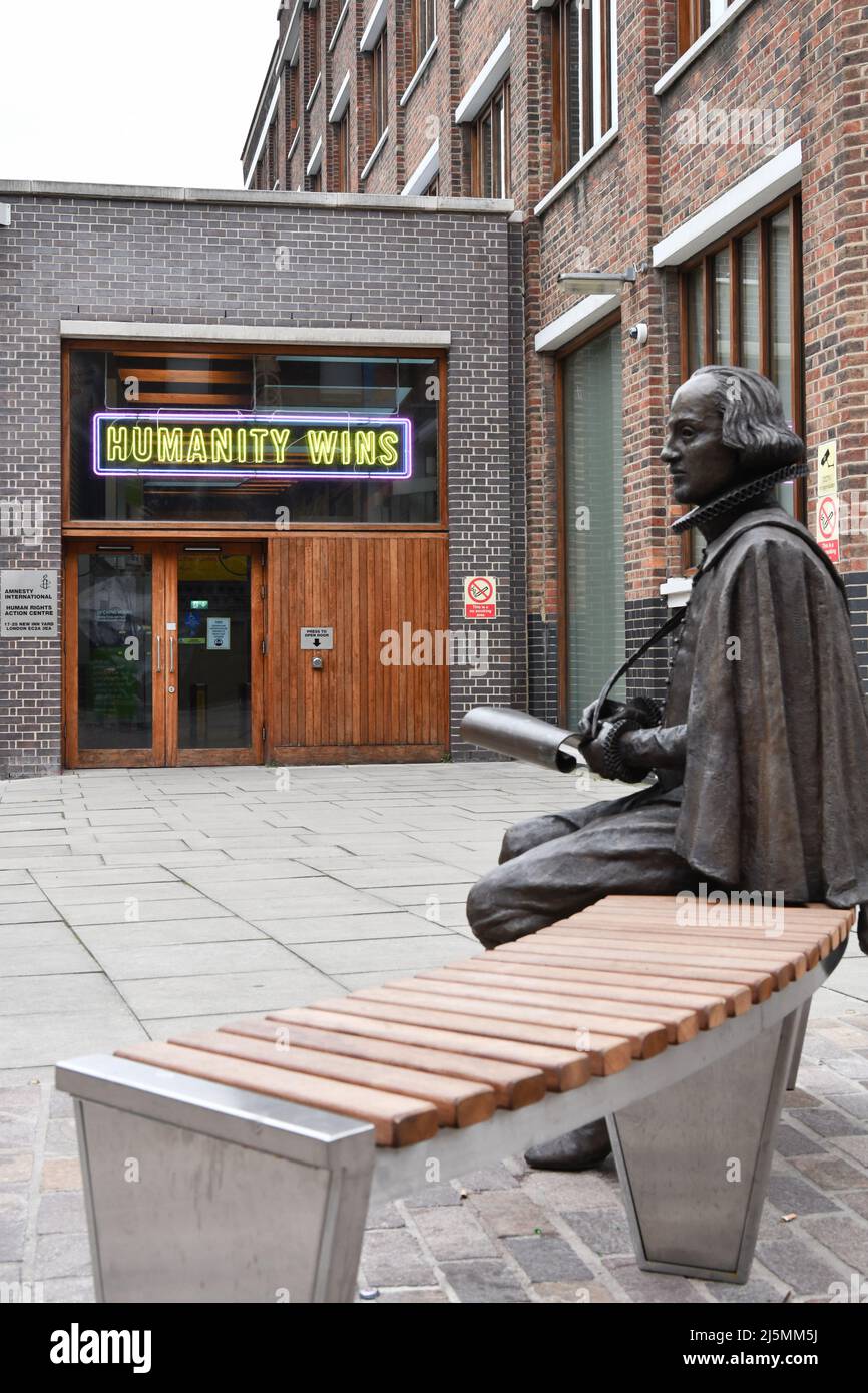 William Shakespeare statue in Shoredtich, London Stock Photo