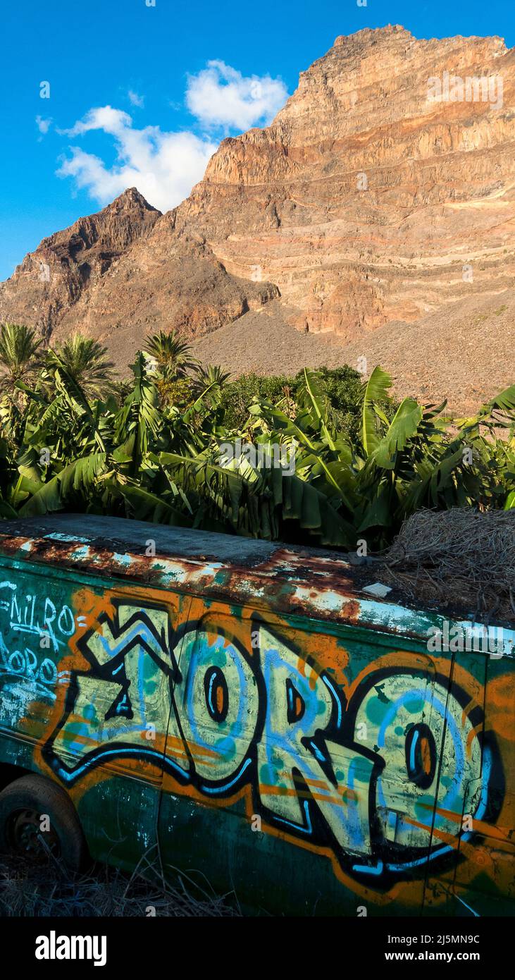 La Gomera, Gran Rey valley, Canary Islands, Spain: old hyppi van painted with banana trees and mountains behind Stock Photo