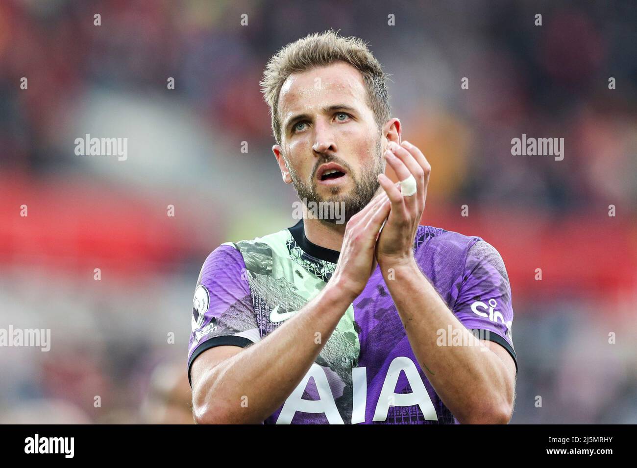 LONDON, UK. APR 23RD Harry Kane of Tottenham Hotspur shows appreciation to the fans during the Premier League match between Brentford and Tottenham Hotspur at the Brentford Community Stadium, Brentford on Saturday 23rd April 2022. (Credit: Tom West | MI News) Credit: MI News & Sport /Alamy Live News Stock Photo