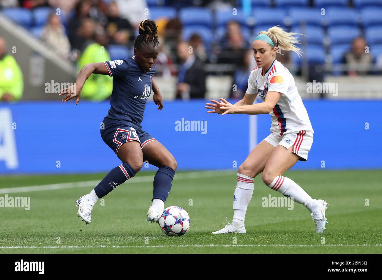 Lyon, France, 24th April 2022. Sandy Baltimore of PSG controls the ball as  Ellie Carpenter of Lyon closes in during the UEFA Womens Champions League  match at OL Stadium, Lyon. Picture credit