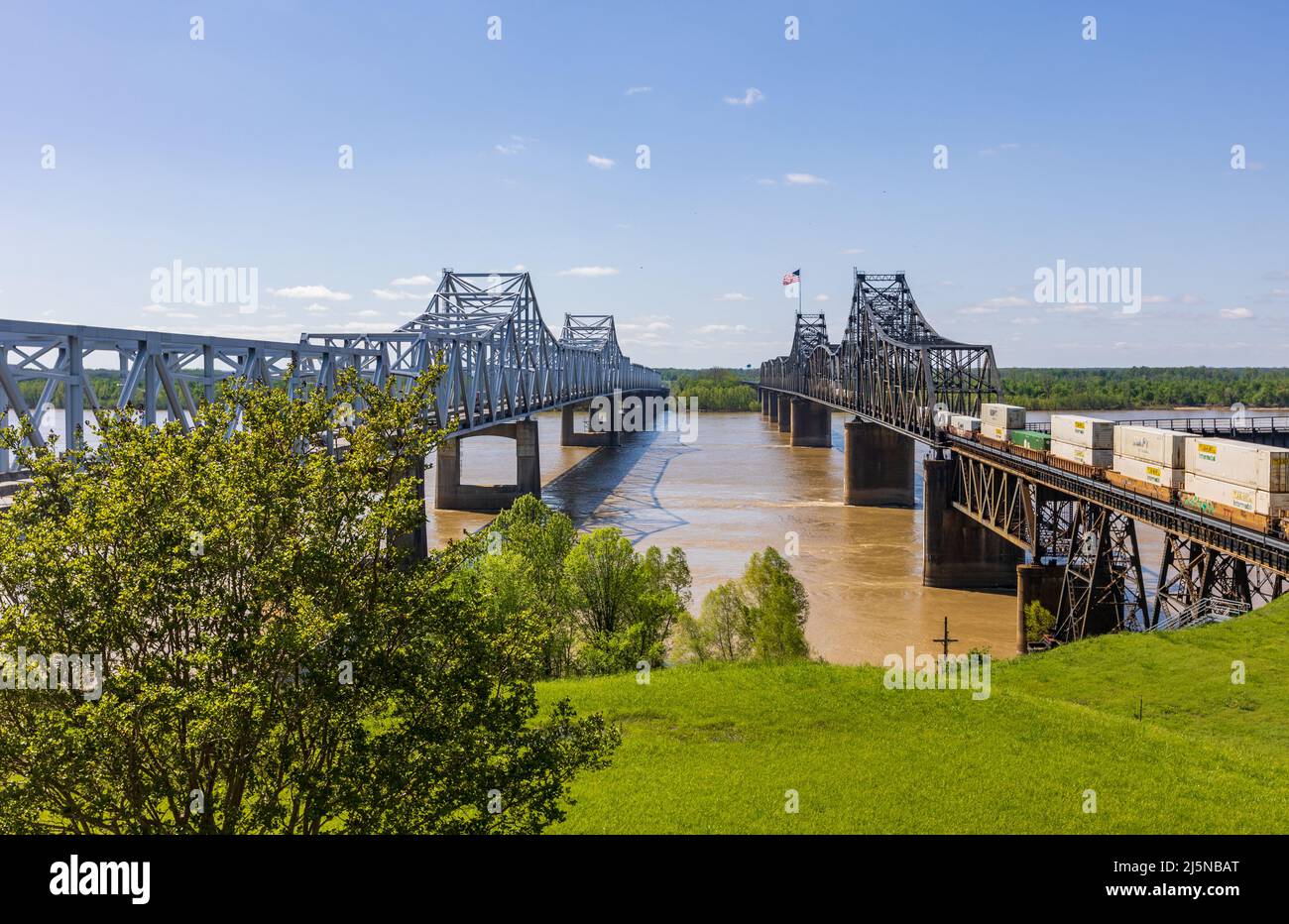 Bridges crossing the Mississippi River in Vicksburg, MS Stock Photo Alamy