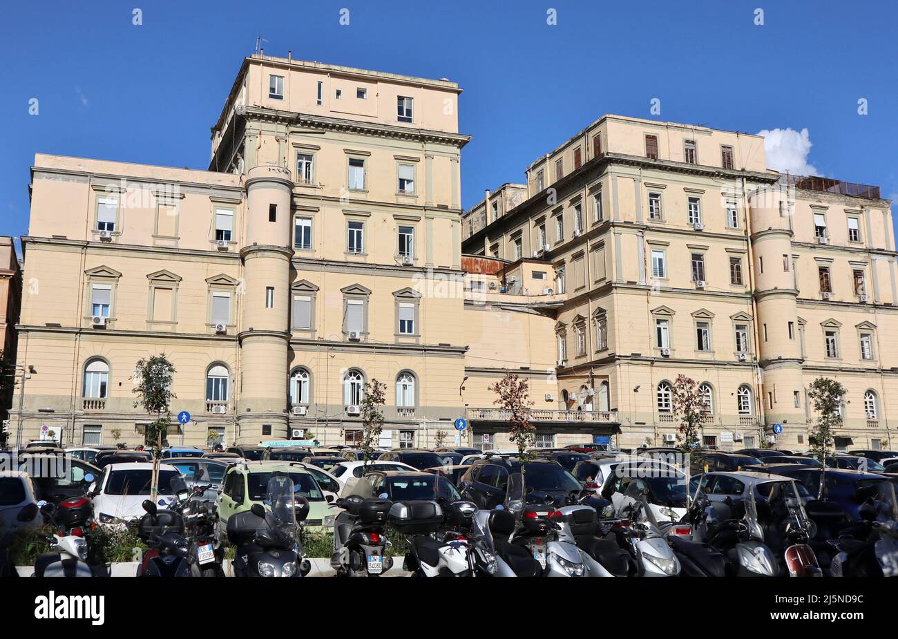 Napoli - Primo Policlinico da Piazza Miraglia Stock Photo