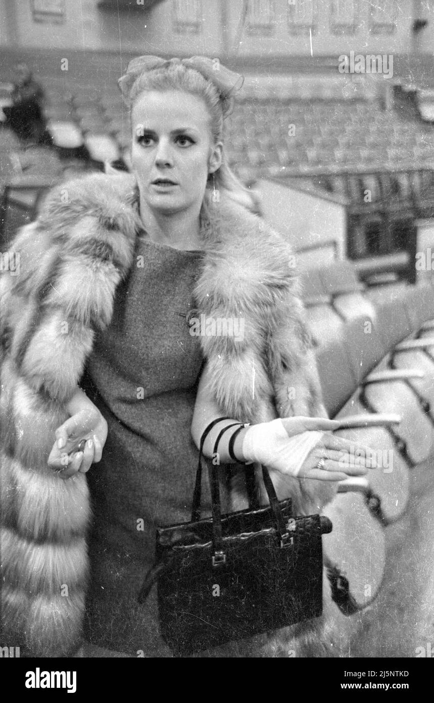 Rehearsal for The Golden Ten / Stars in the Ring at the Circus Crown Building in Munich. Artists in the circus - Heidi Brühl 1967 [automated translation] Stock Photo