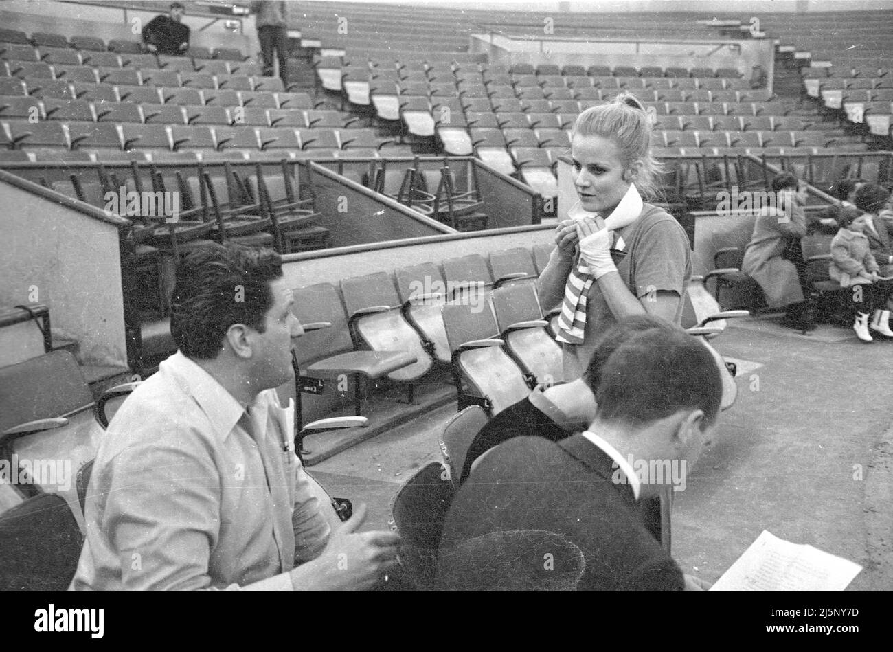 Rehearsal for The Golden Ten / Stars in the Ring at the Circus Crown Building in Munich. Artists in the circus - Heidi Brühl 1967 [automated translation] Stock Photo