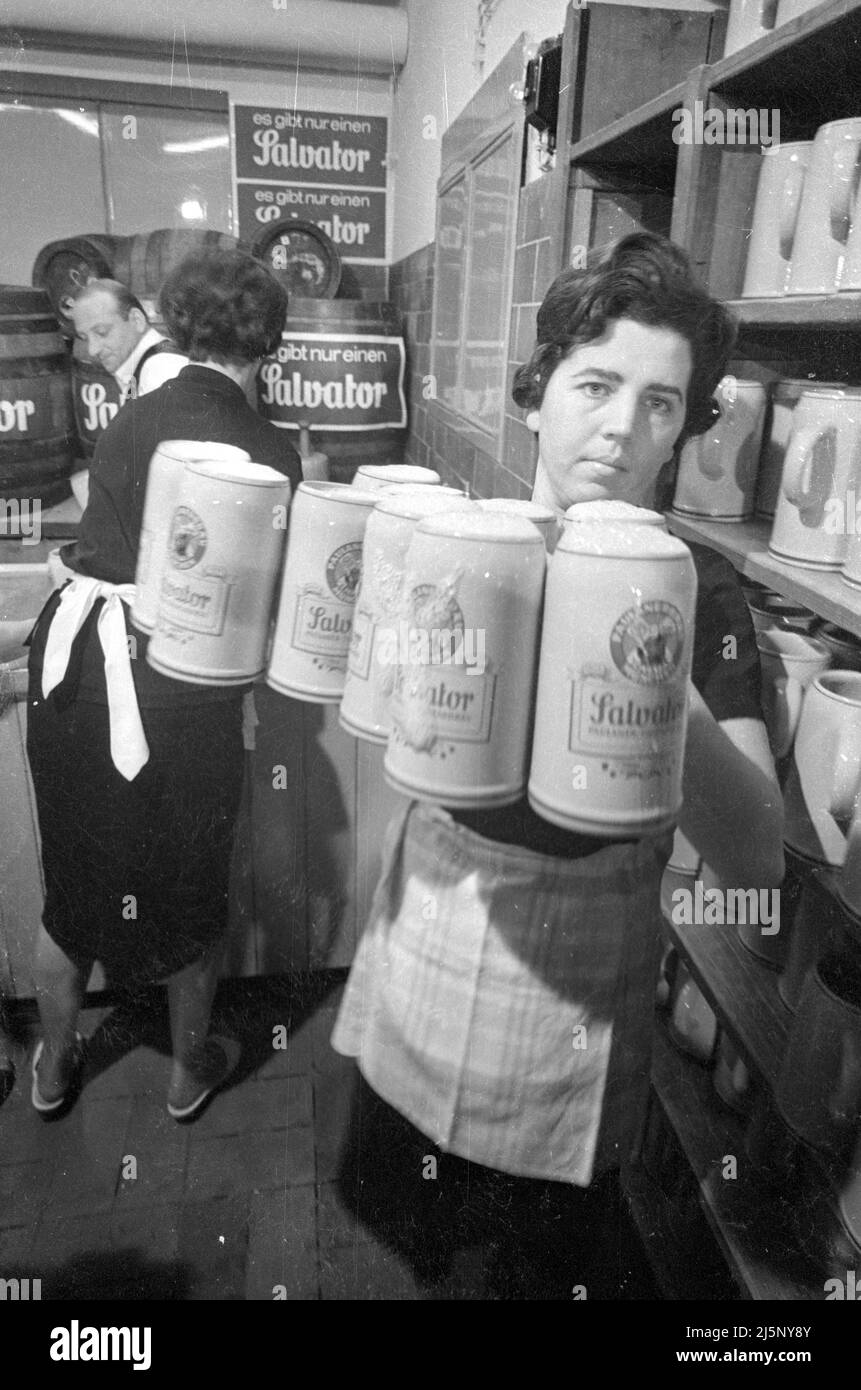 Salvator tasting at the Nockherberg: delivery of the barley juice. [automated translation] Stock Photo