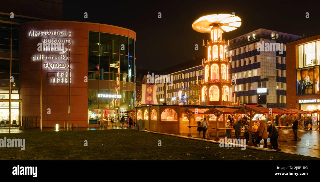 Christmas market at the city of Duisburg, Ruhr area Stock Photo Alamy