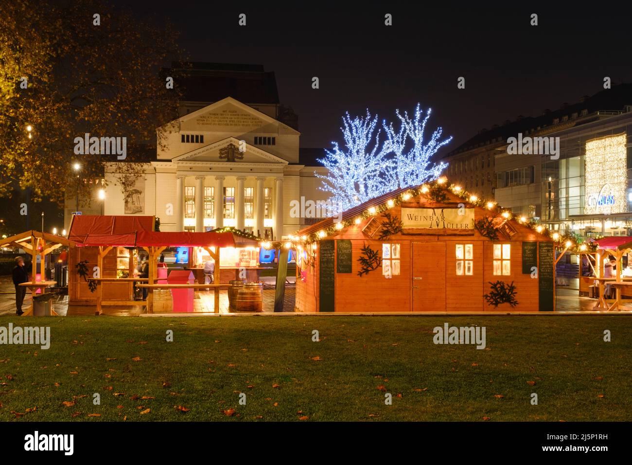 Christmas market at the city of Duisburg, Ruhr area Stock Photo Alamy