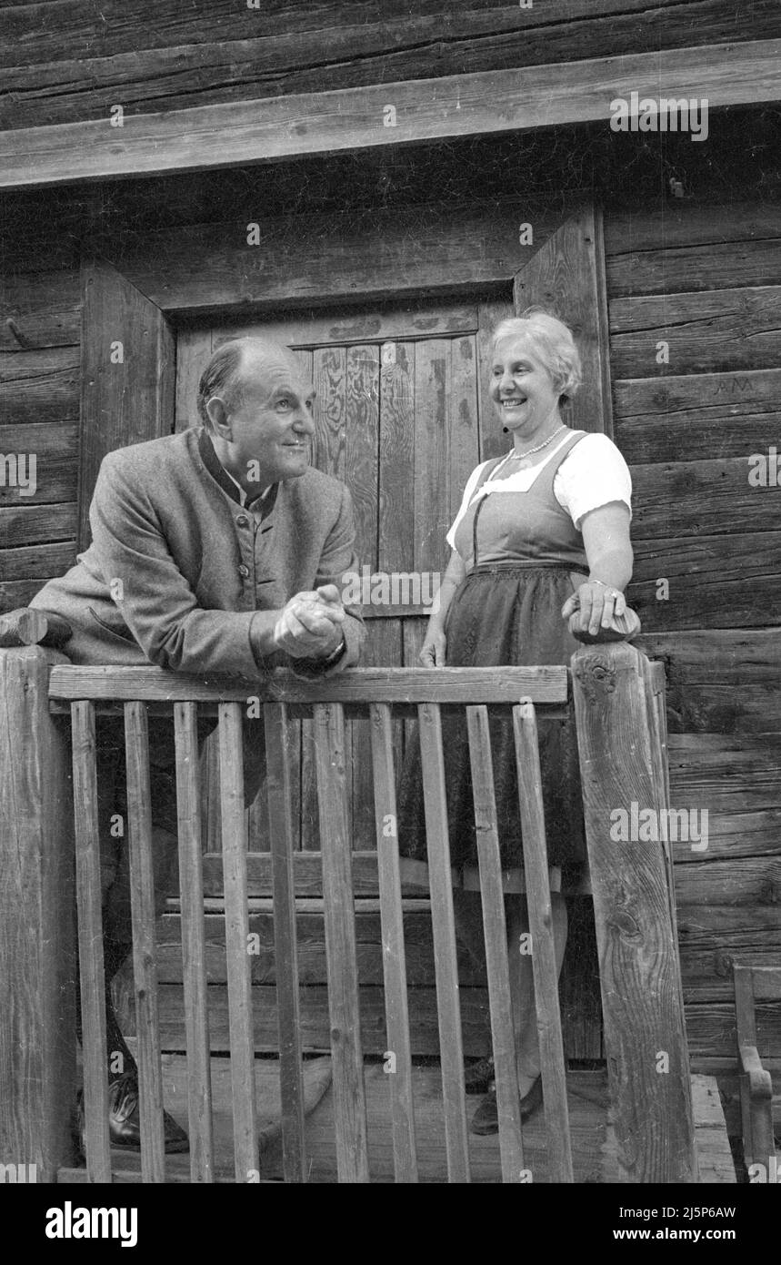 Austrian Chancellor Josef Klaus with wife Erna on vacation in Bad Kleinkirchheim in Carinthia in 1967. [automated translation] Stock Photo