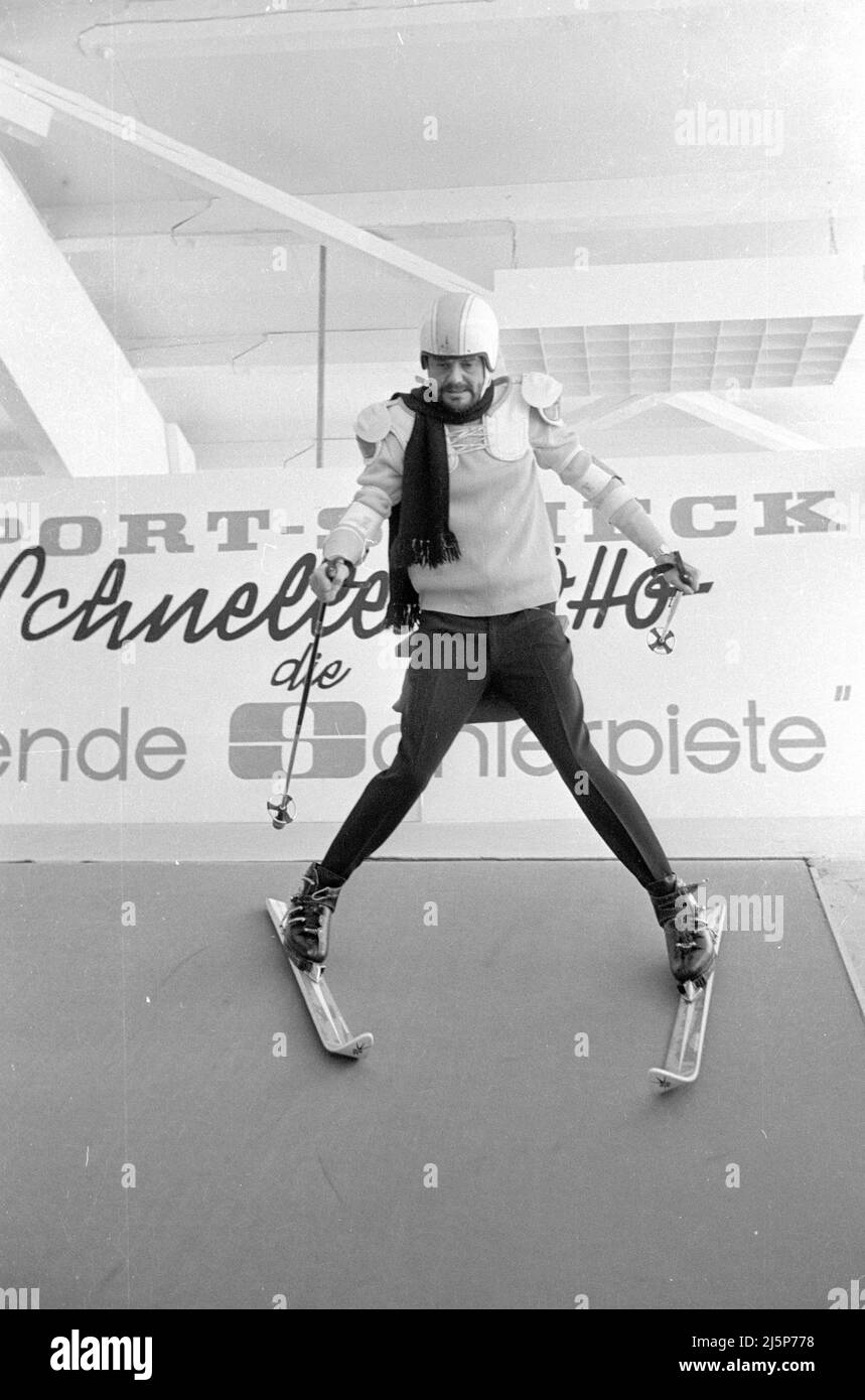 Walter Giller at a promotional event in Sporthaus Sport Scheck in Munich. The rolling ski slope ' Schneller Otto ' is presented, on which skiing could be tried. [automated translation] Stock Photo