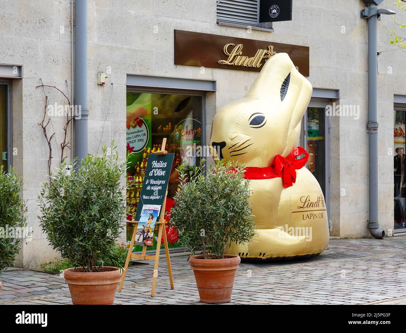 Large, golden rabbit outside the Lindt chocolate shop at Park Bercy