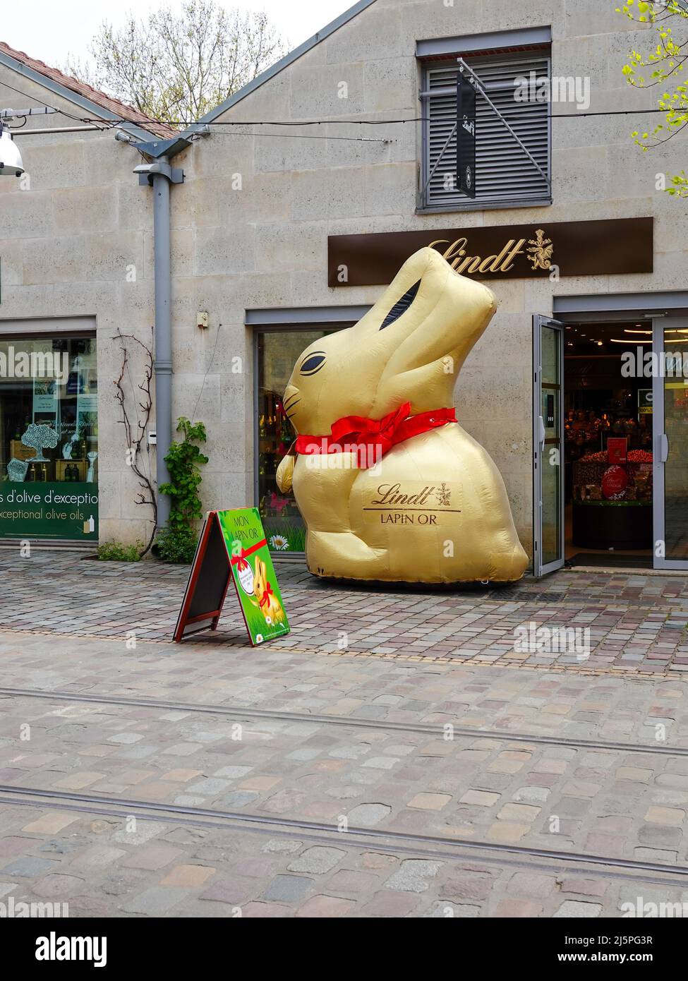 Large, golden rabbit outside the Lindt chocolate shop at Park Bercy