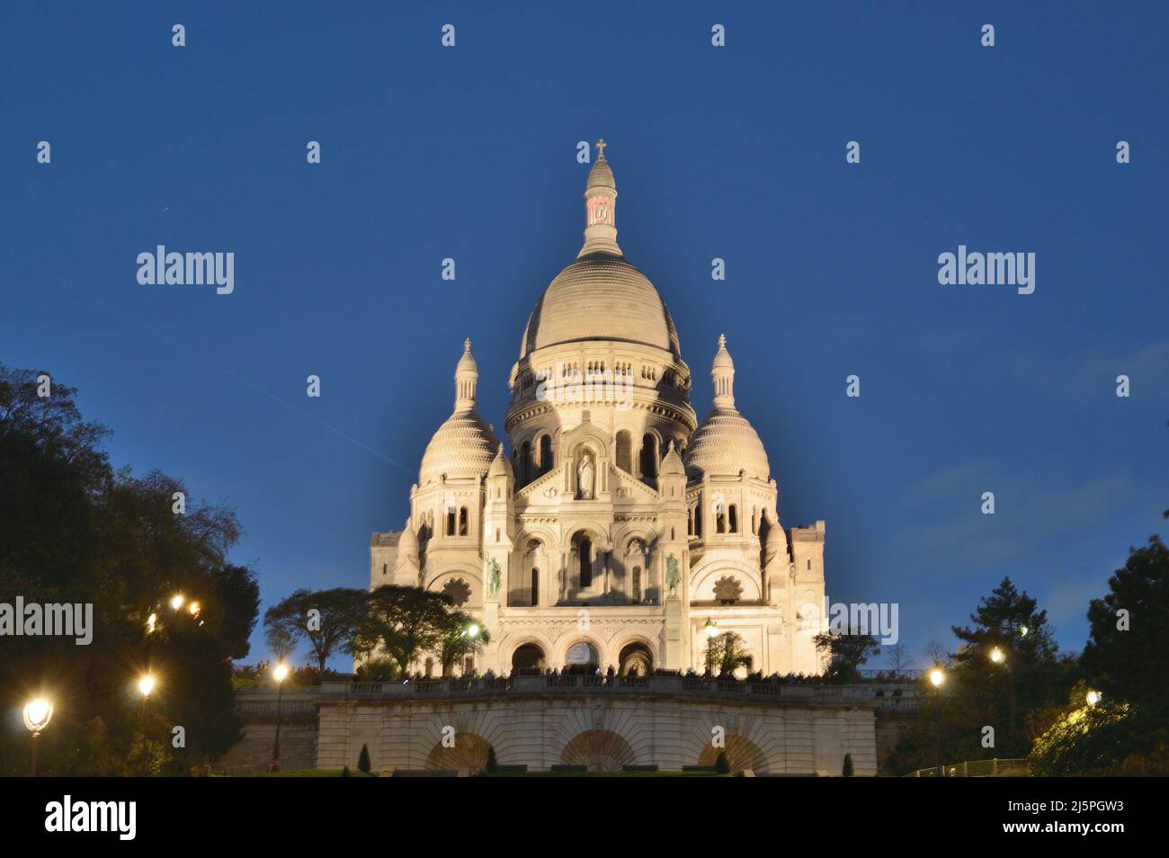 The sacre coeur basilica at night in paris hires stock photography and images Alamy