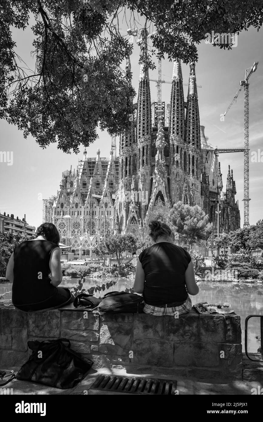 Barcelona, Spain - June 14, 2011: Young artists drawing from life The La Sagrada Familia cathedral in Barcelona. Black and white photography Stock Photo