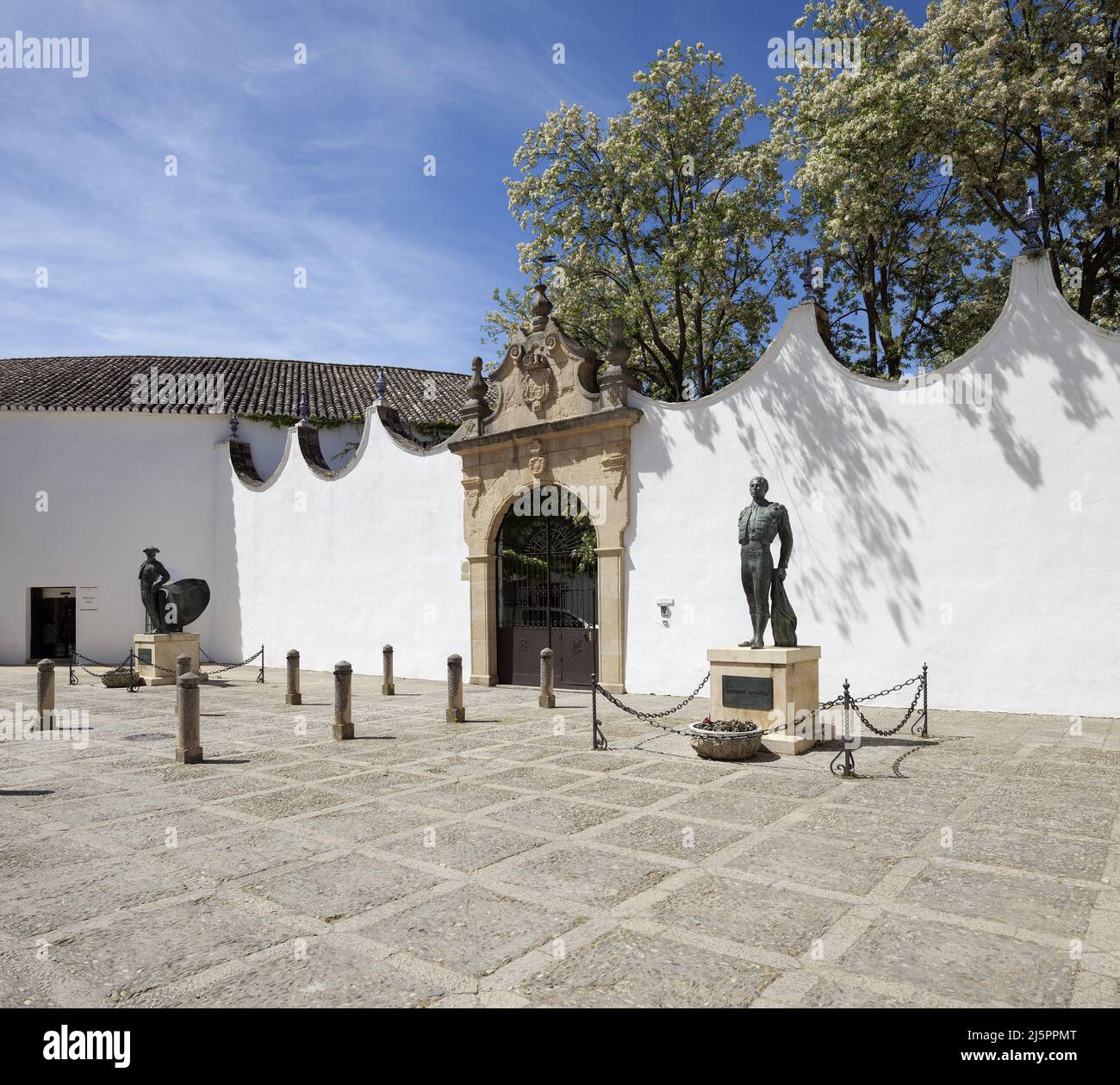 Vue exterieure des arenes de Ronda, construites en 1785, haut lieu de la corrida espagnole, abritant le musee taurin, Architecture civile espagnole de style neoclassique. , Ronda, Province de Malaga, Andalousie, Espagne. Stock Photo