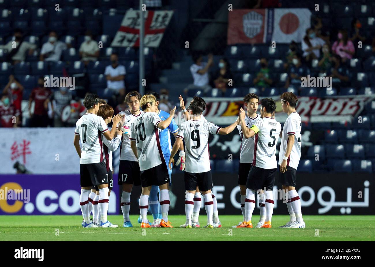 Soccer Football Afc Champions League Group J Chiangrai United V Vissel Kobe I Mobile Stadium Buriram Thailand April 25 22 Vissel Kobe Players Before The Match Reuters Athit Perawongmetha Stock Photo Alamy
