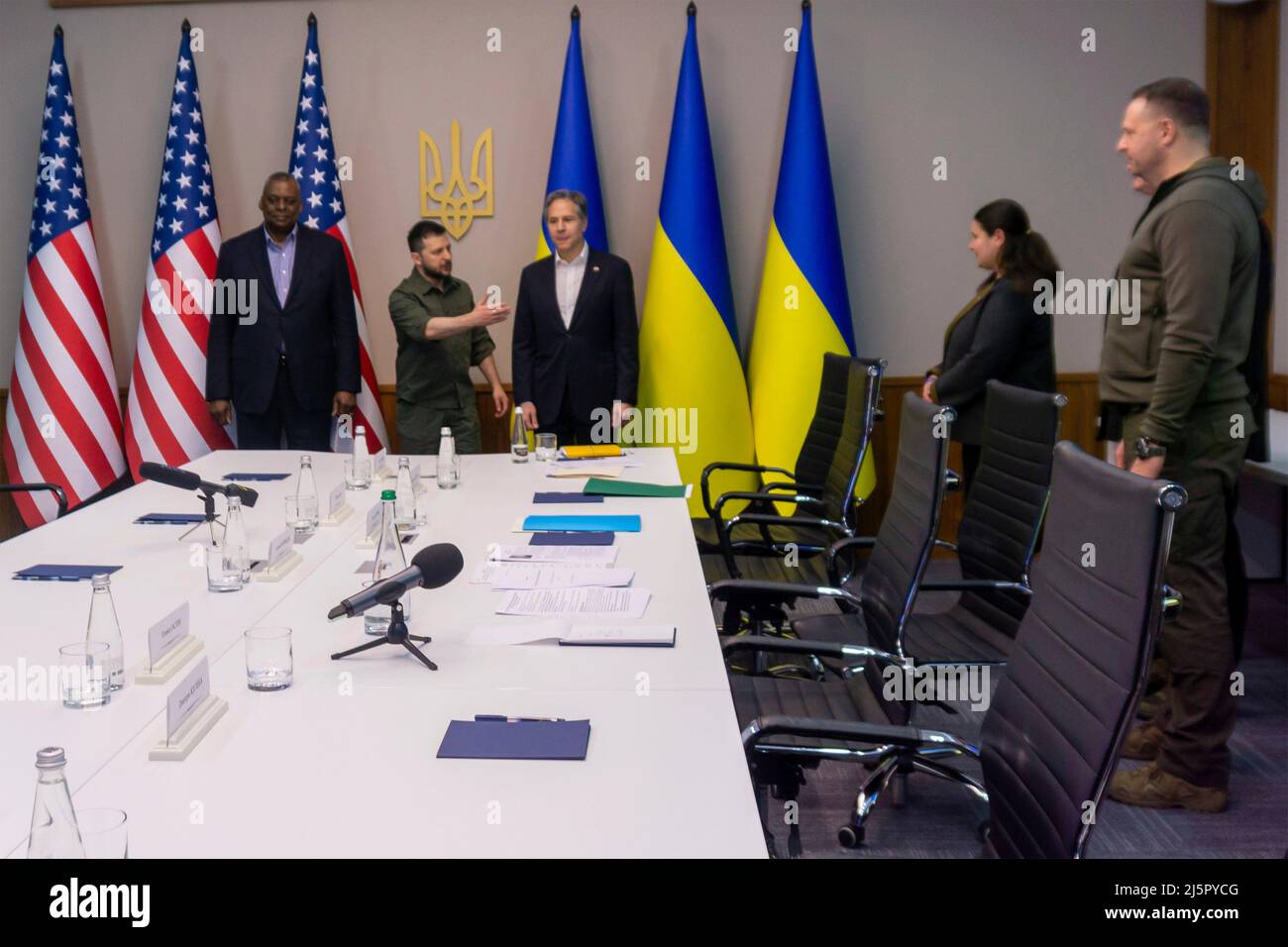 Kyiv, Ukraine. 24th Apr, 2022. Ukrainian President Volodymyr Zelenskyy, center, introduces his team to U.S. Secretary of State Tony Blinken, right, and U.S. Secretary of Defense Lloyd Austin, left, before the start of a face-to-face meeting, April 24, 2022 in Kyiv, Ukraine. Austin and Blinken are the highest ranking U.S. officials to visit Kyiv since the Russian invasion. Credit: U.S. State Department/U.S. State Department/Alamy Live News Stock Photo