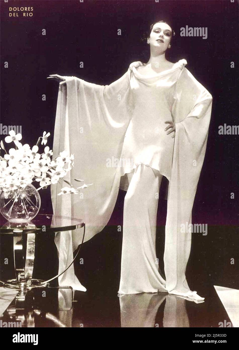 Dolores del Rio - Publicity photograph for an Argentine magazine - 1935 Stock Photo
