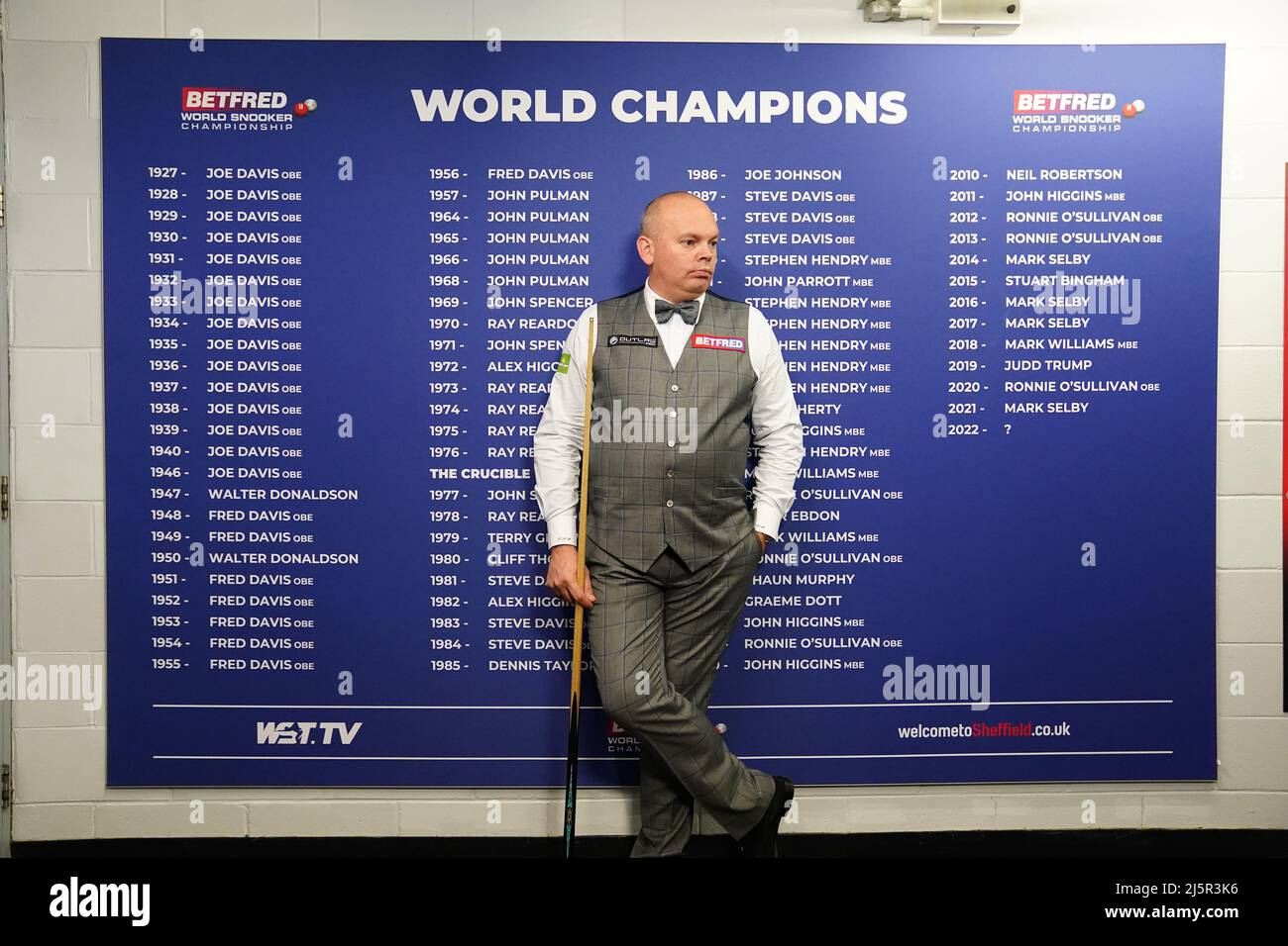 Englands Stuart Bingham in action against Englands Kyren Wilson during day ten of the Betfred World Snooker Championships at The Crucible, Sheffield