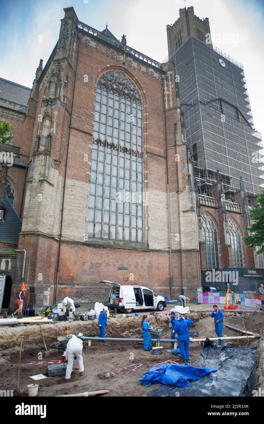 Netherlands, Arnhem, Archaeologists are looking in an area next to the Eusebius church in the center of town where new housing is planned. Archaeologi Stock Photo