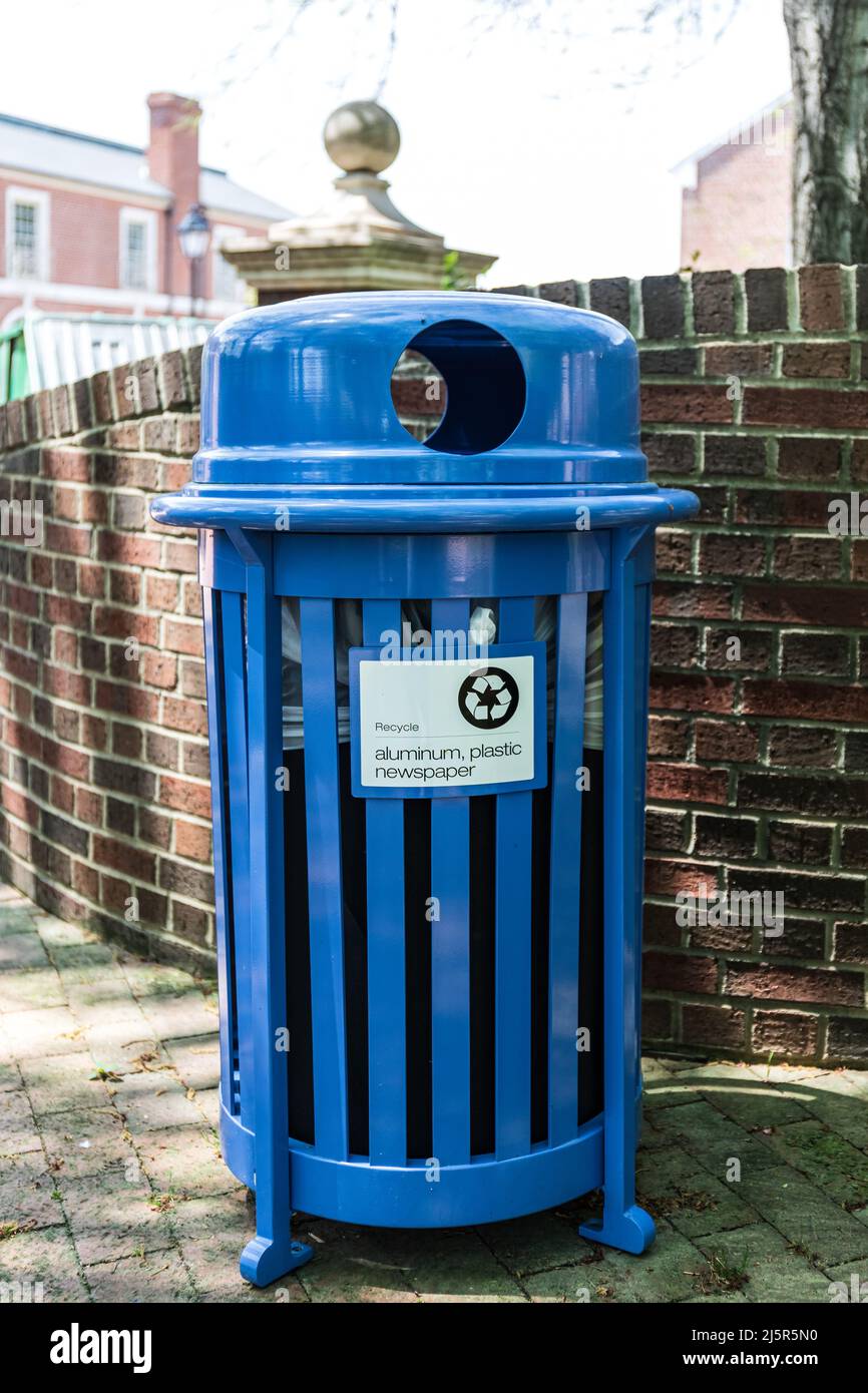 KANNAPOLIS, NC, USA-17 APRIL 2022: Freshly painted bright blue trash recycling receptacle, marked for aluminum, plastic and newspaper. Stock Photo
