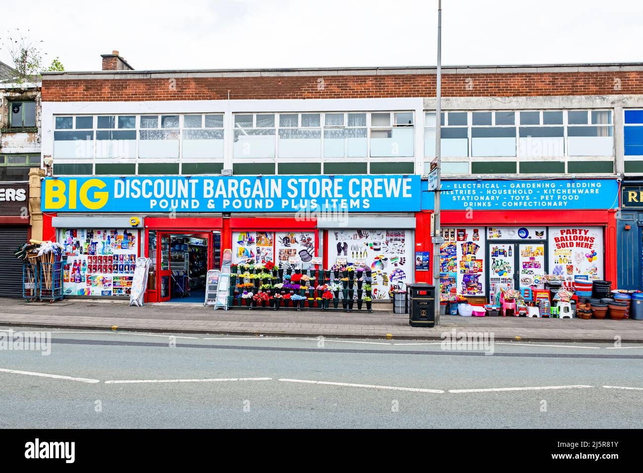 Big discount bargain store in Crewe Cheshire UK Stock Photo