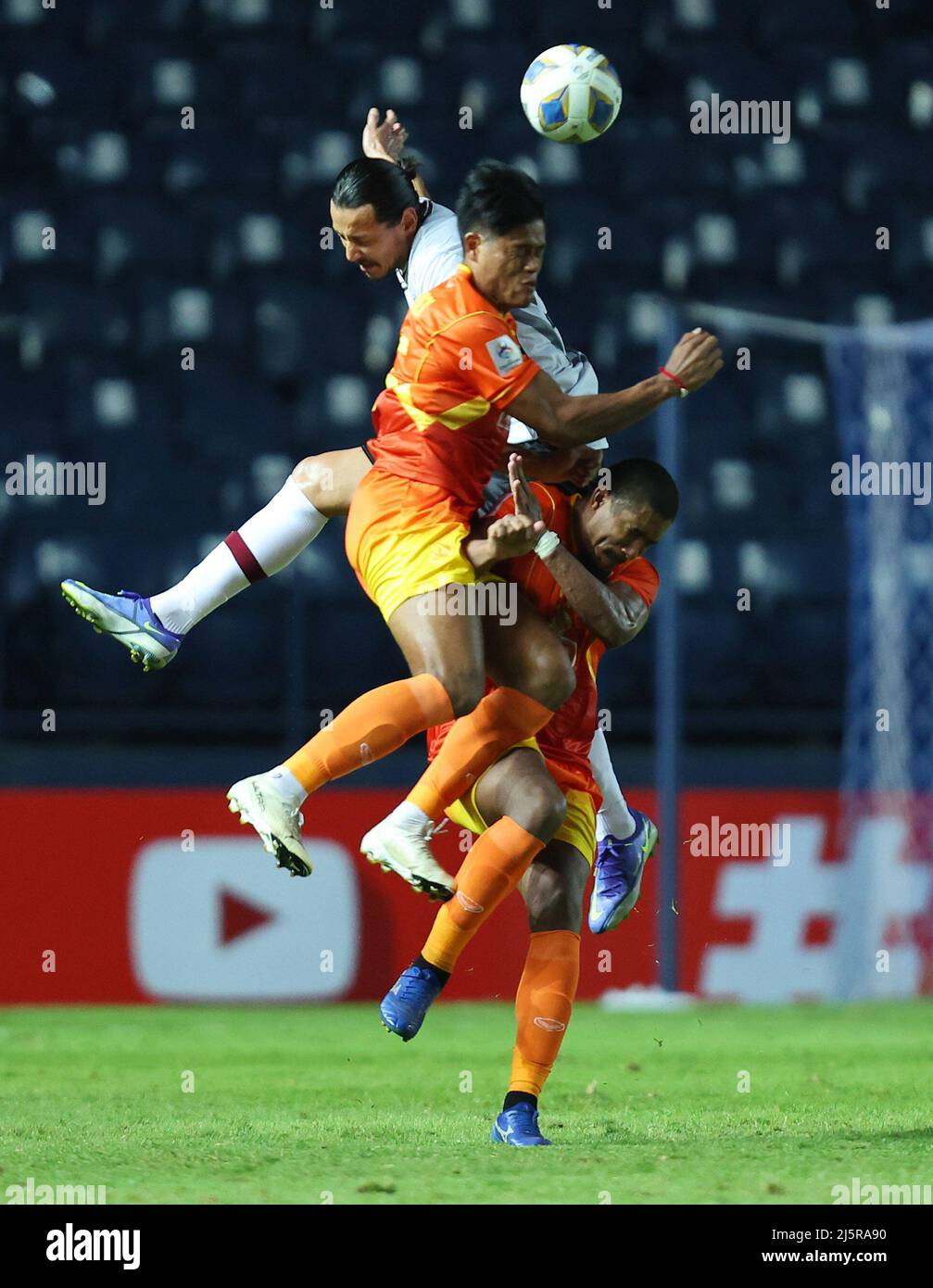Soccer Football Afc Champions League Group J Chiangrai United V Vissel Kobe I Mobile Stadium Buriram Thailand April 25 22 Chiangrai United S Getterson And Siroch Chatthong In Action