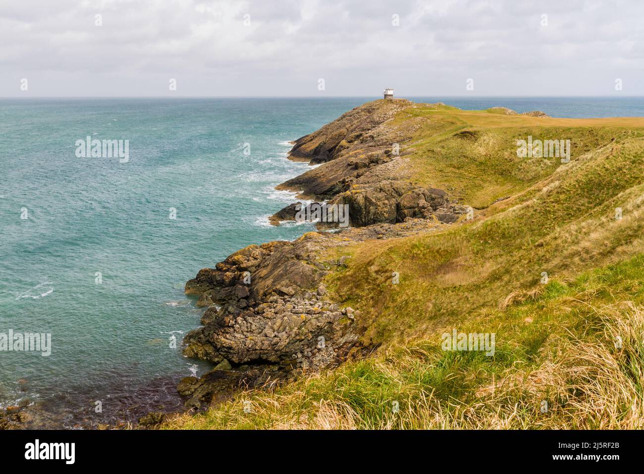 View over the northern end of Porthdinllaen peninsula with coastguard lookout in distance, North Wales, landscape. Stock Photo