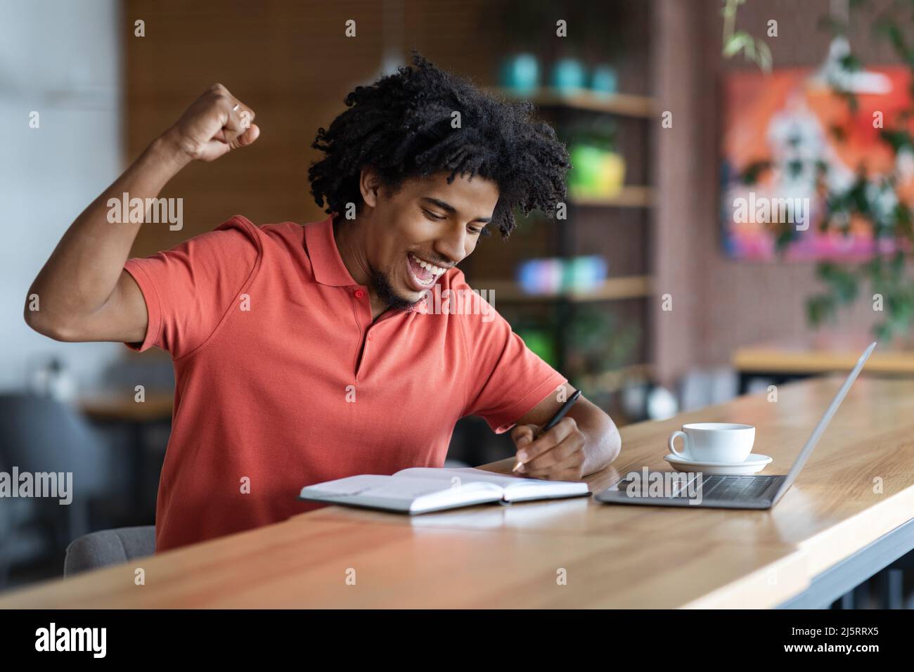 Winning satisfied hi-res stock photography and images - Alamy