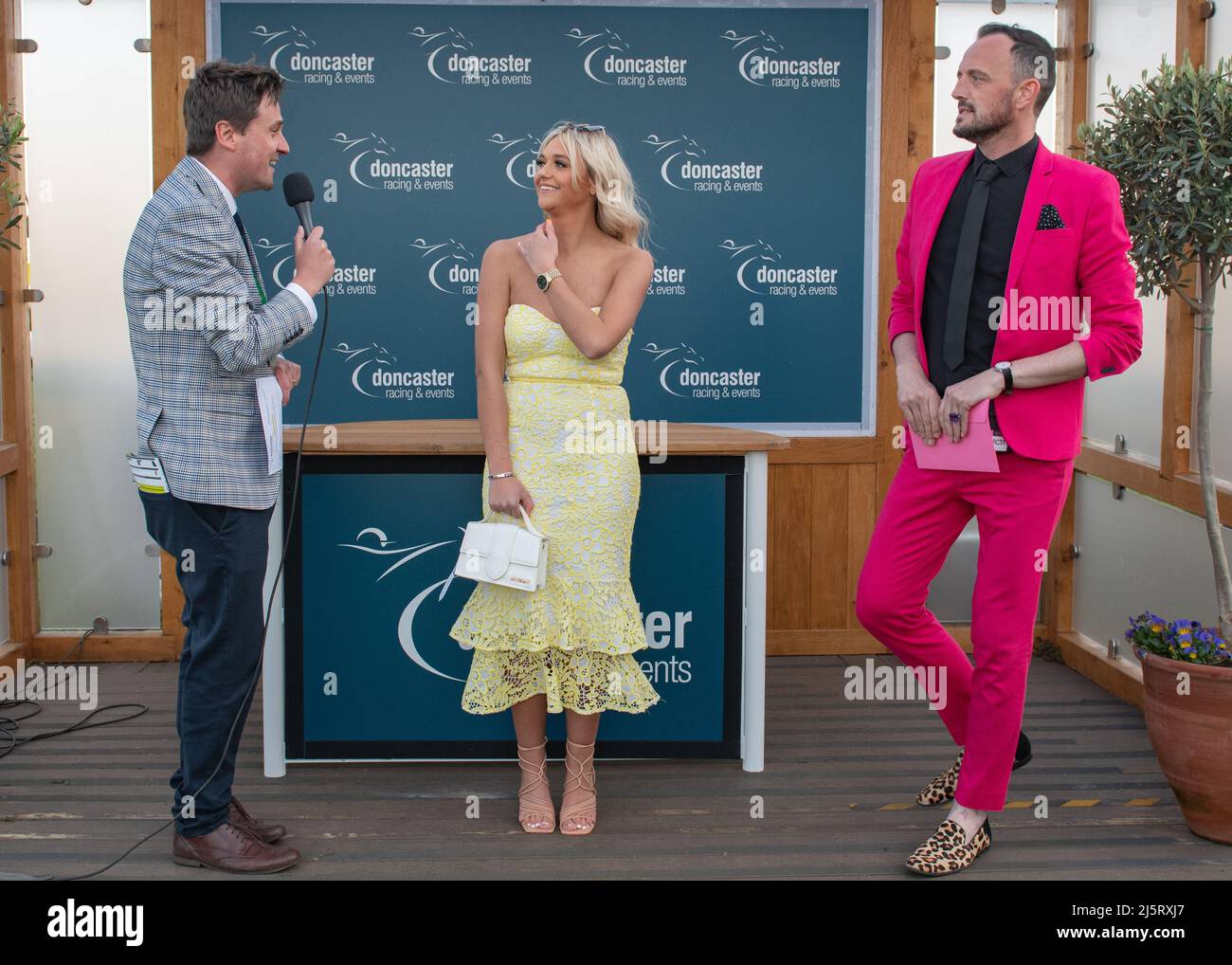 Doncaster Racecourse Best Dressed Lady April 2022 Stock Photo Alamy