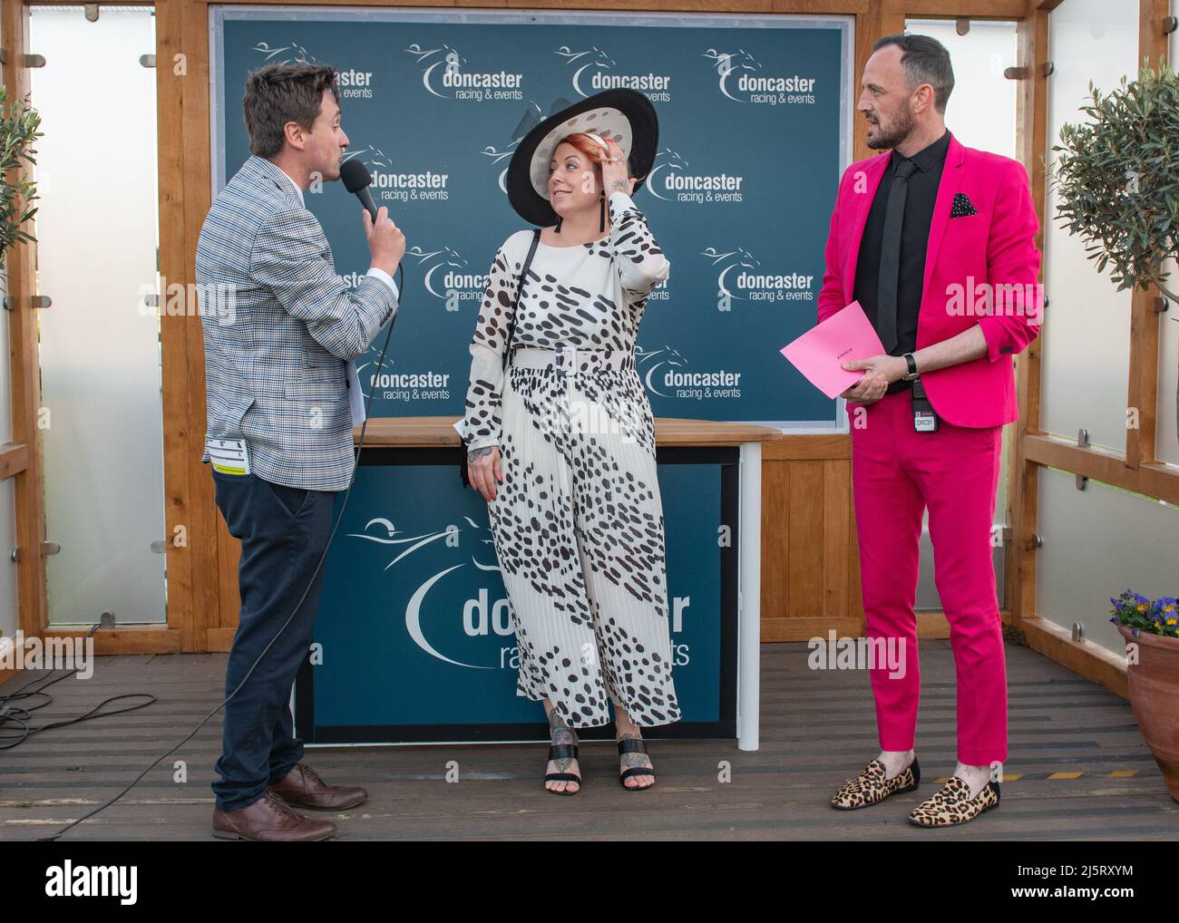 Doncaster Racecourse - Best Dressed Lady - April 2022 Stock Photo - Alamy