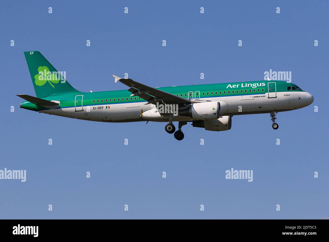 An Airbus A320 operated by Aer Lingus arrives at London Heathrow Airport Stock Photo