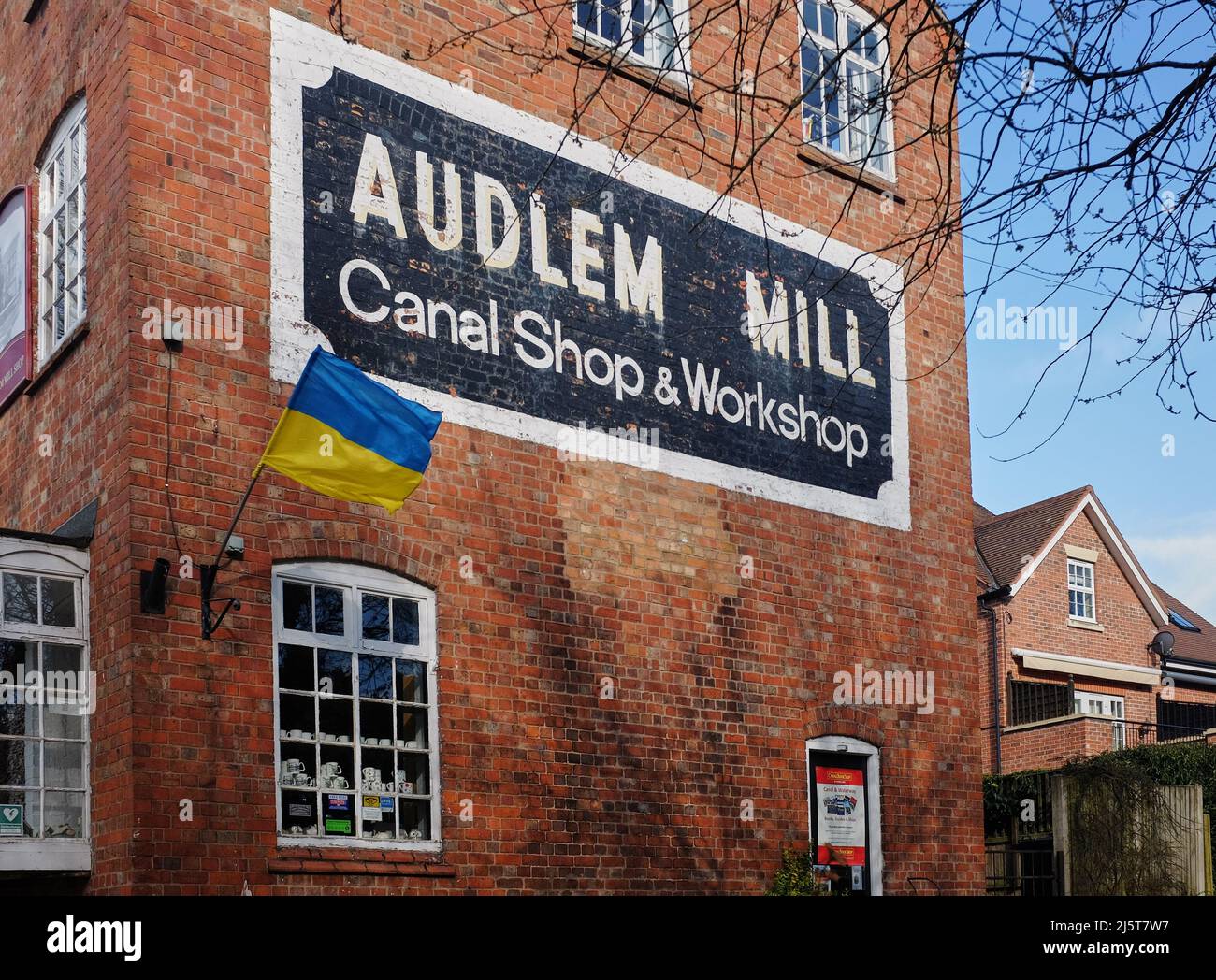 A canal boat shop and workshop at Audlem on the Shropshire Union canal, Cheshire, UK Stock Photo