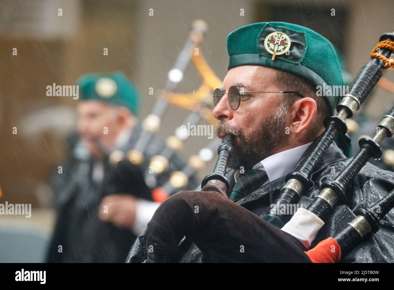 Brisbane, Australia. 25th Apr, 2022. Army band plays traditional drums