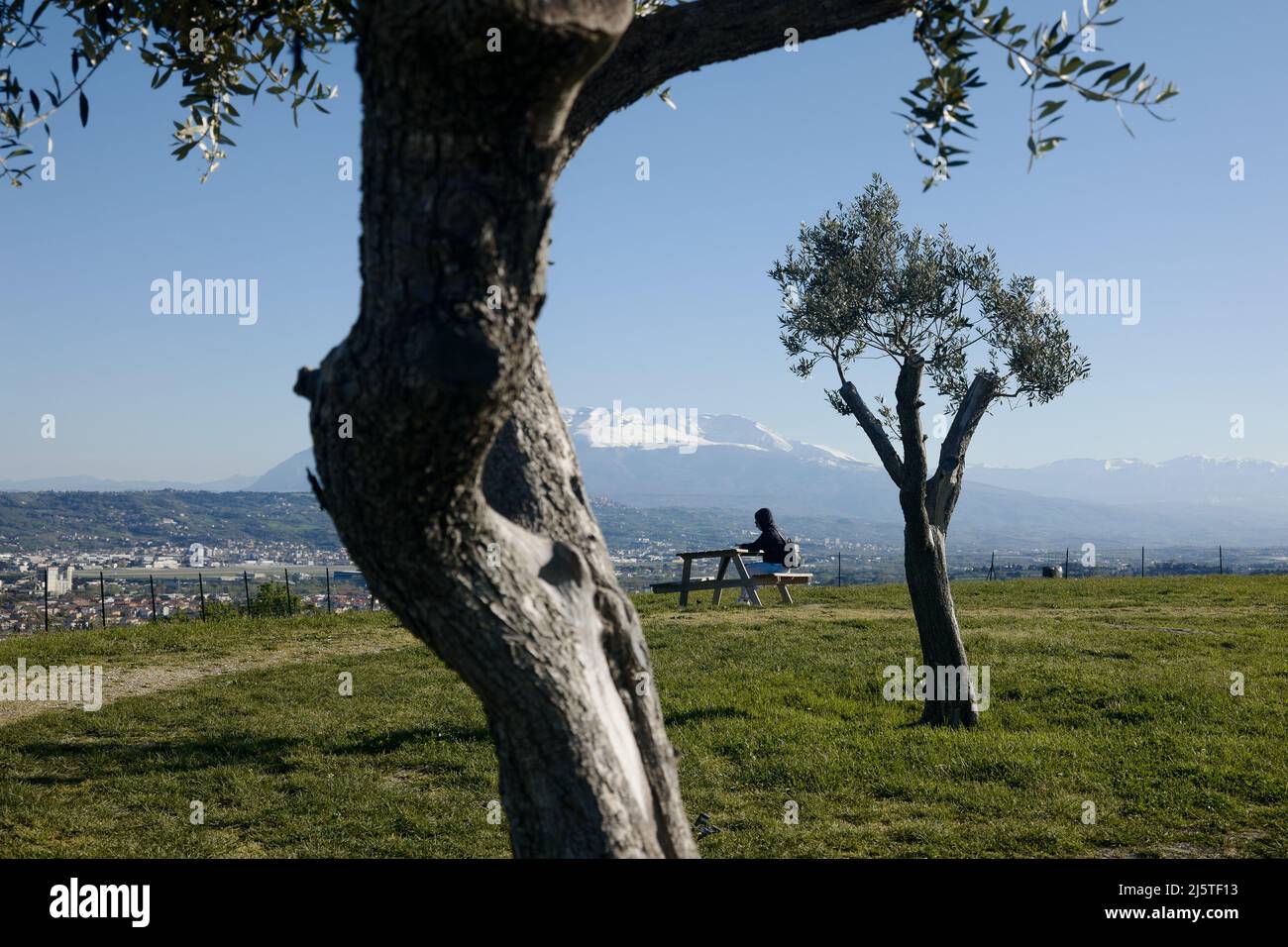 People relaxing in the Parco Colle Del Telegrafo, Pescara, Abruzzo, Italy, April 2022 Stock Photo