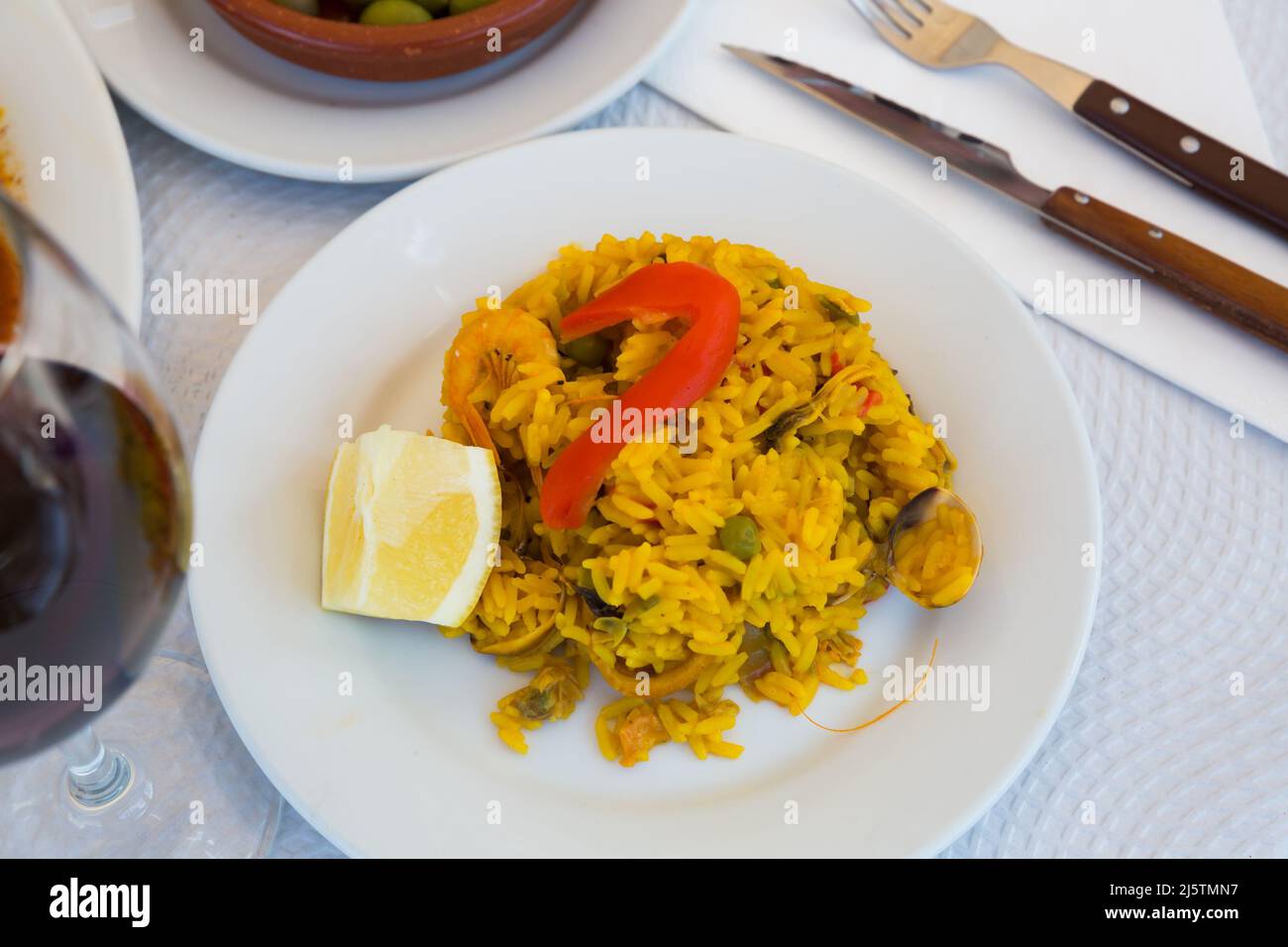Valencian paella de mariscos Stock Photo Alamy