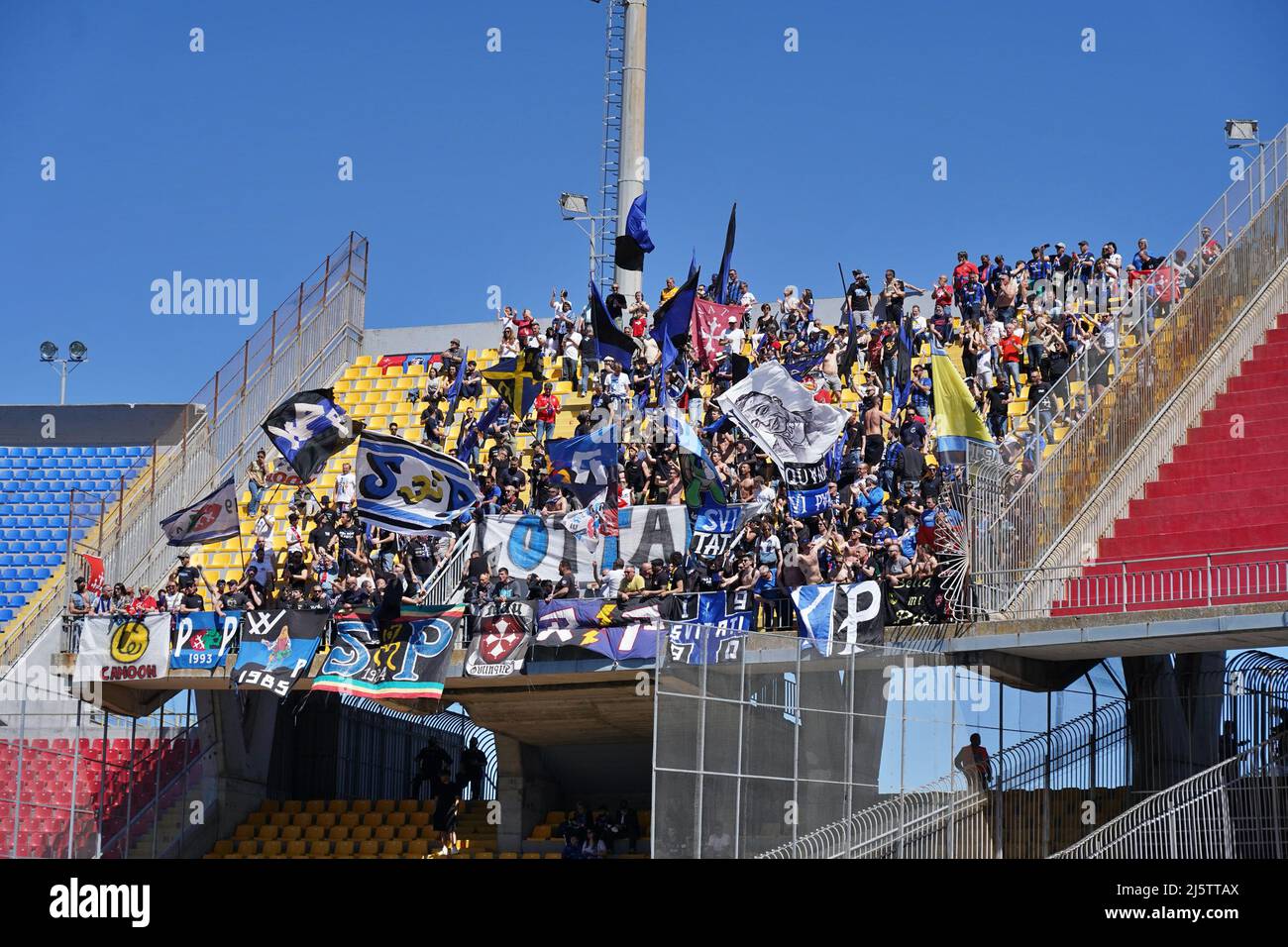 Fristelse Indvandring Jeg tror, ​​jeg er syg Lecce, Italy. 25th Apr, 2022. Supporters Pisa Sporting Club 1909 during US  Lecce vs AC Pisa,