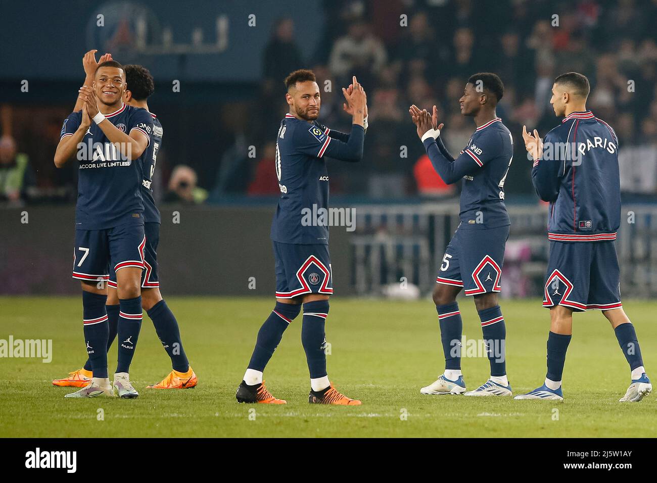 RC Lens – Paris Saint-Germain: Lens Inflict The League Leaders With Their  First Defeat (3-1) – Between The Posts