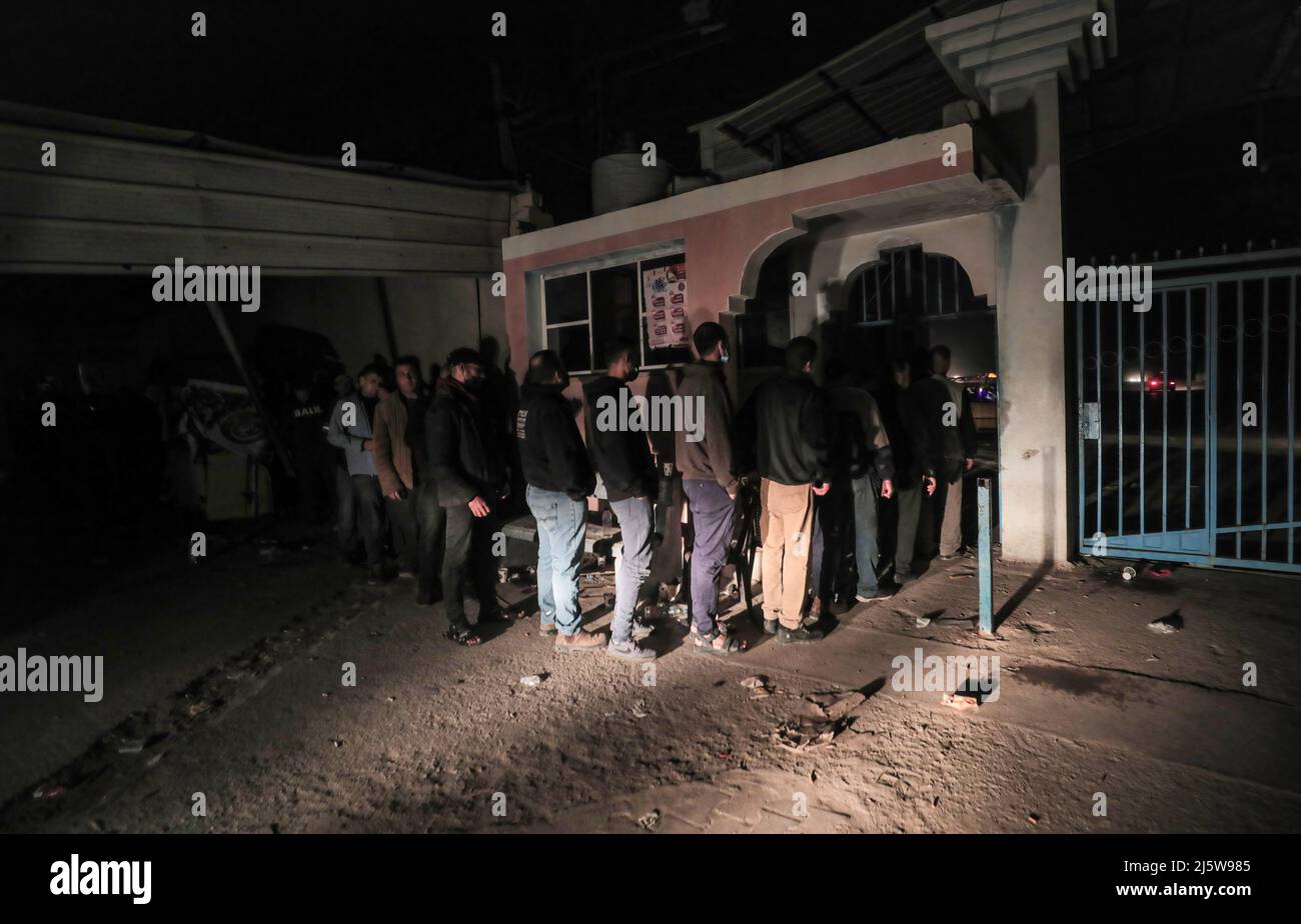 Beit Hanoun, Palestine. 25th Apr, 2022. Palestinian workers wait at the last station in Beit Hanun in the northern Gaza Strip, before reaching Israel through the Erez crossing to work Credit: SOPA Images Limited/Alamy Live News Stock Photo